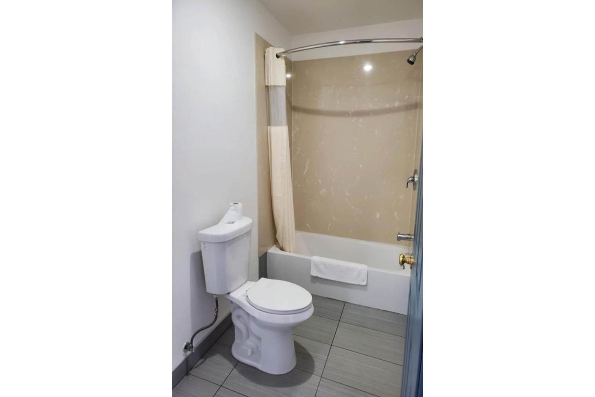 Premier Inn & Suites -Listing Partner Оакланд Экстерьер фото