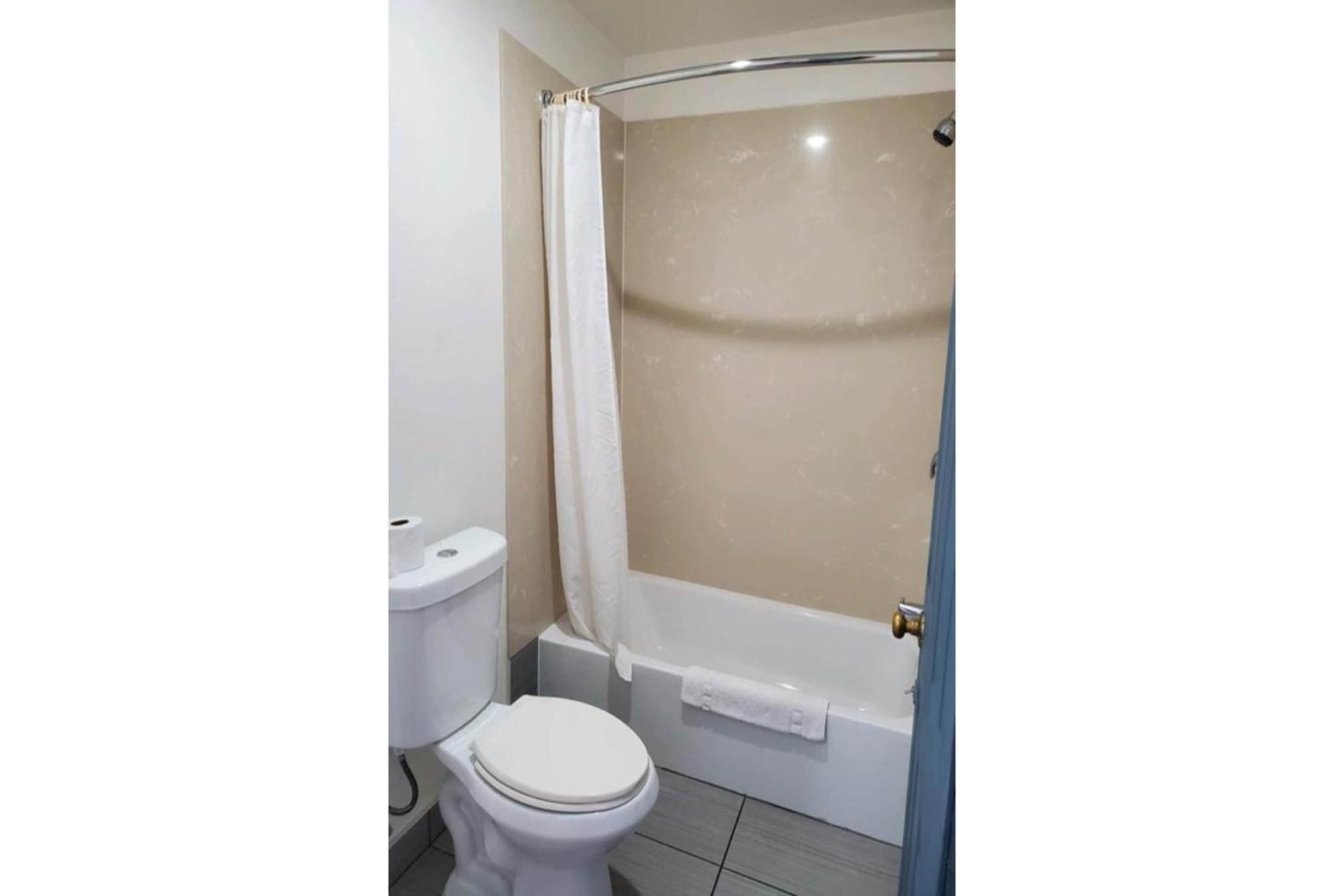 Premier Inn & Suites -Listing Partner Оакланд Экстерьер фото